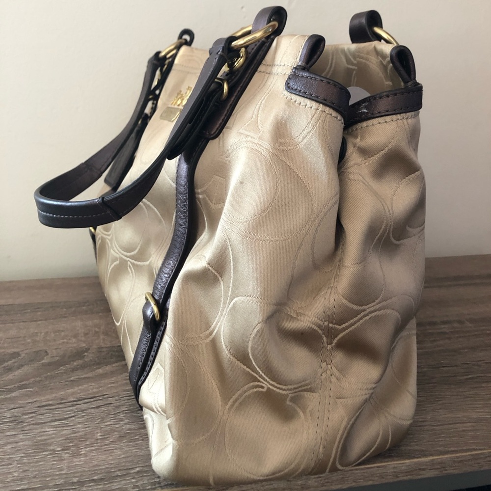 Coach Mia Signature Outline C Bag - Picture 4 of 6